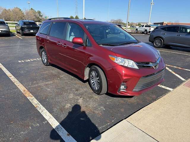 2019 TOYOTA Sienna