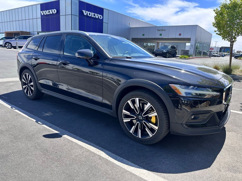 2020 VOLVO V60CC