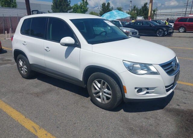 2011 VOLKSWAGEN Tiguan
