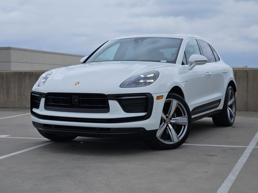 2025 PORSCHE Macan
