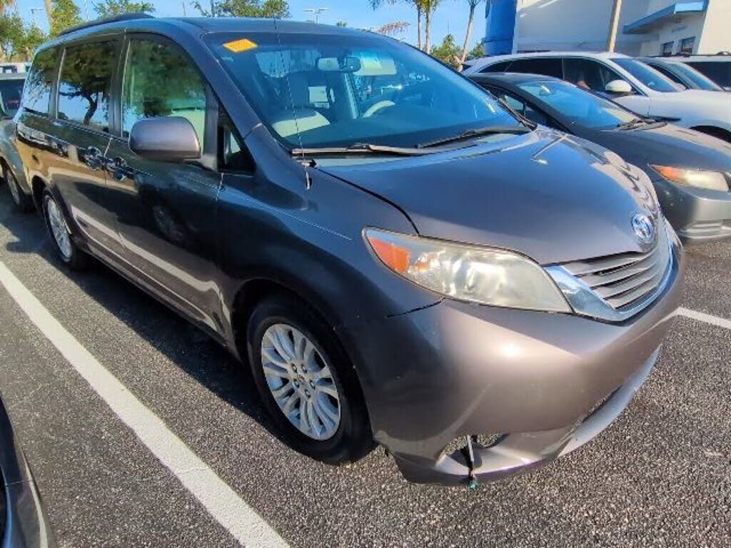 2012 TOYOTA Sienna
