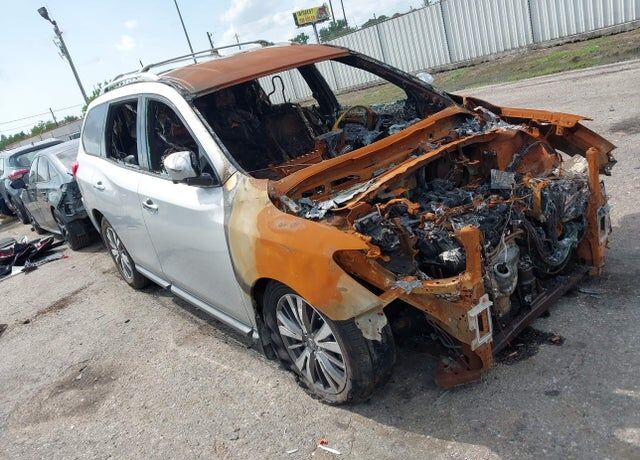 2017 NISSAN Pathfinder