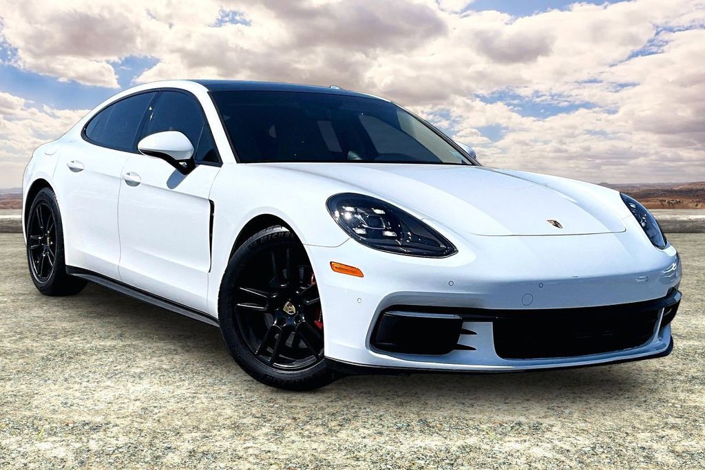 2018 PORSCHE Panamera