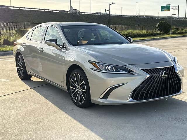 2025 LEXUS ES