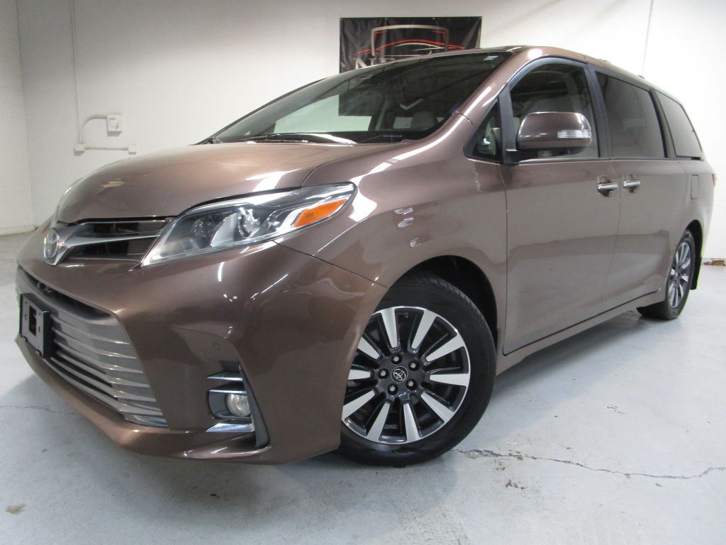 2018 TOYOTA Sienna