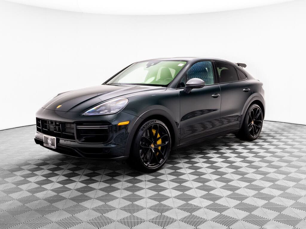 2022 PORSCHE Cayenne