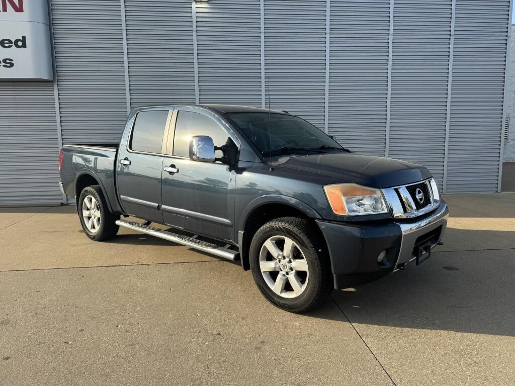 2015 NISSAN Titan