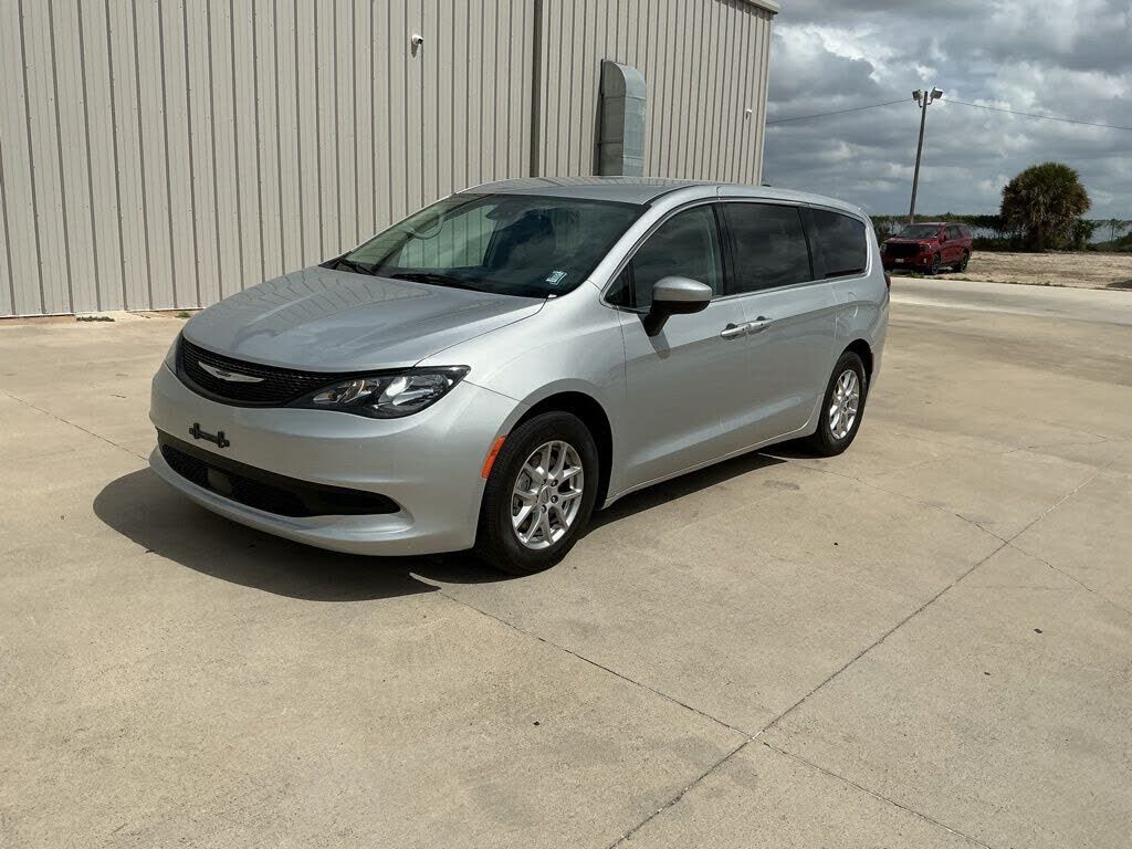 2023 CHRYSLER Voyager