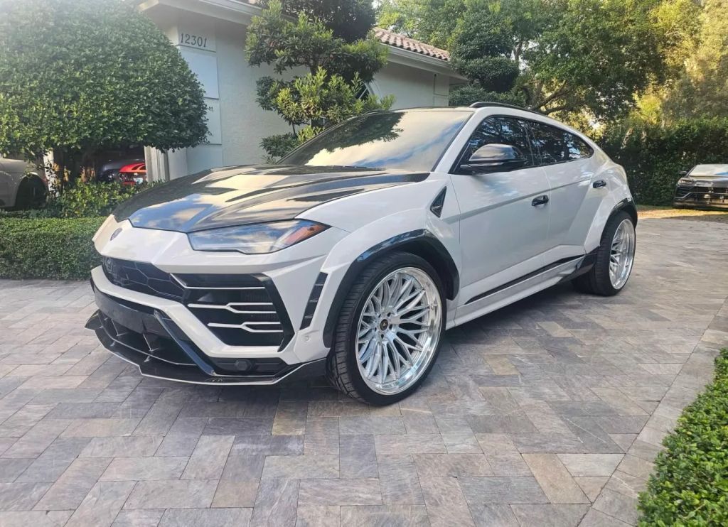 2019 LAMBORGHINI URUS