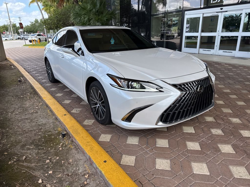 2025 LEXUS ES