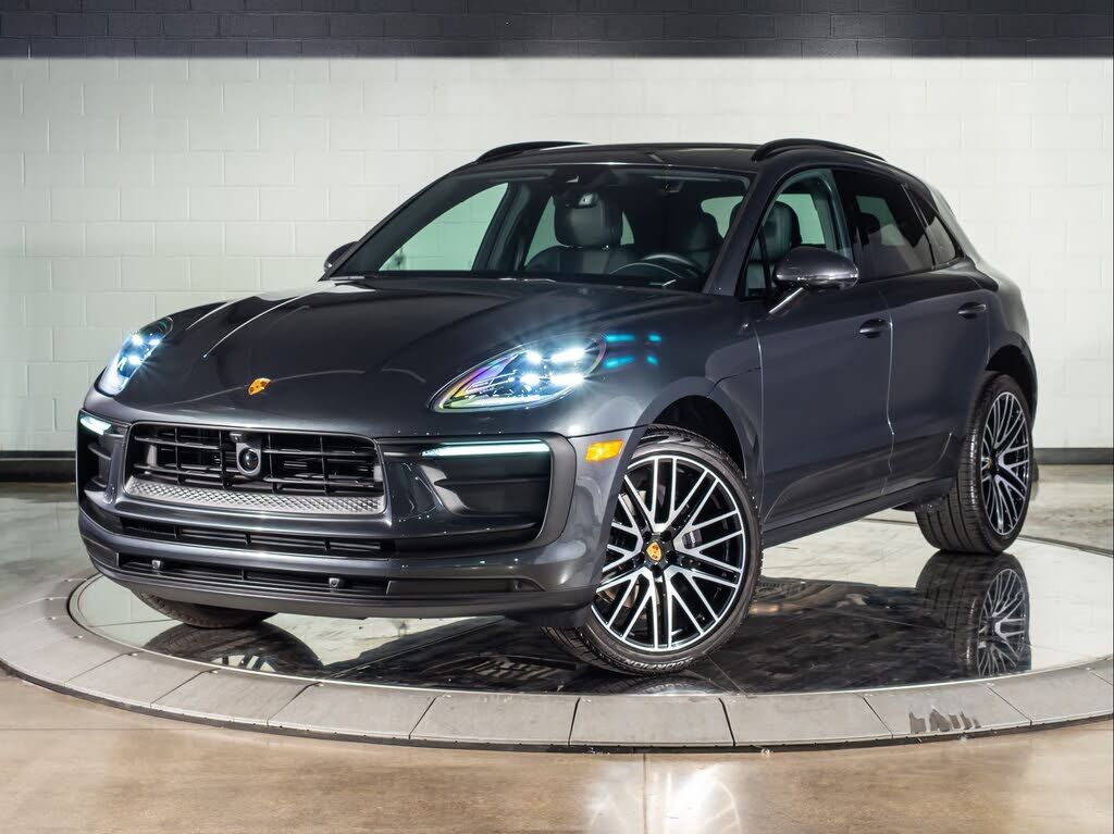 2026 PORSCHE Macan