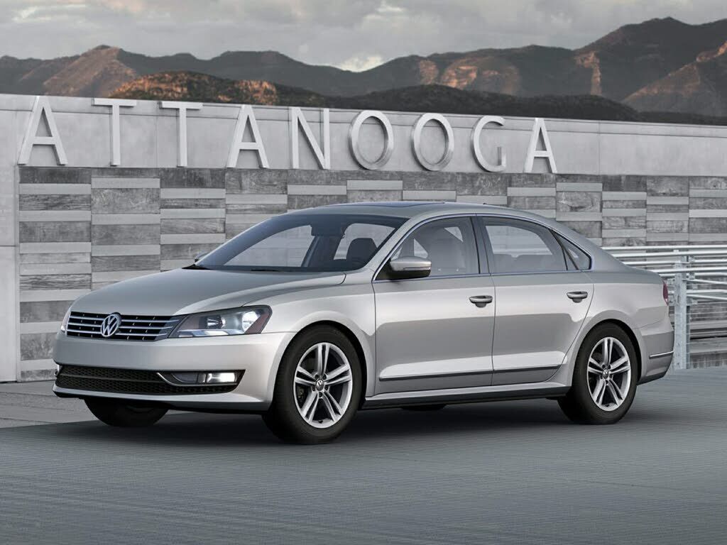 2013 VOLKSWAGEN Passat