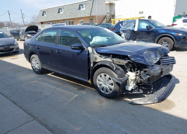 2012 VOLKSWAGEN Passat