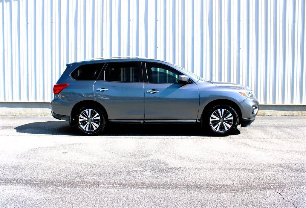2017 NISSAN Pathfinder