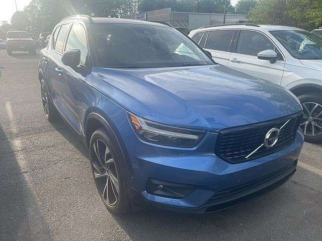 2019 VOLVO XC40