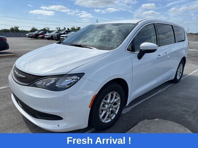 2023 CHRYSLER Voyager