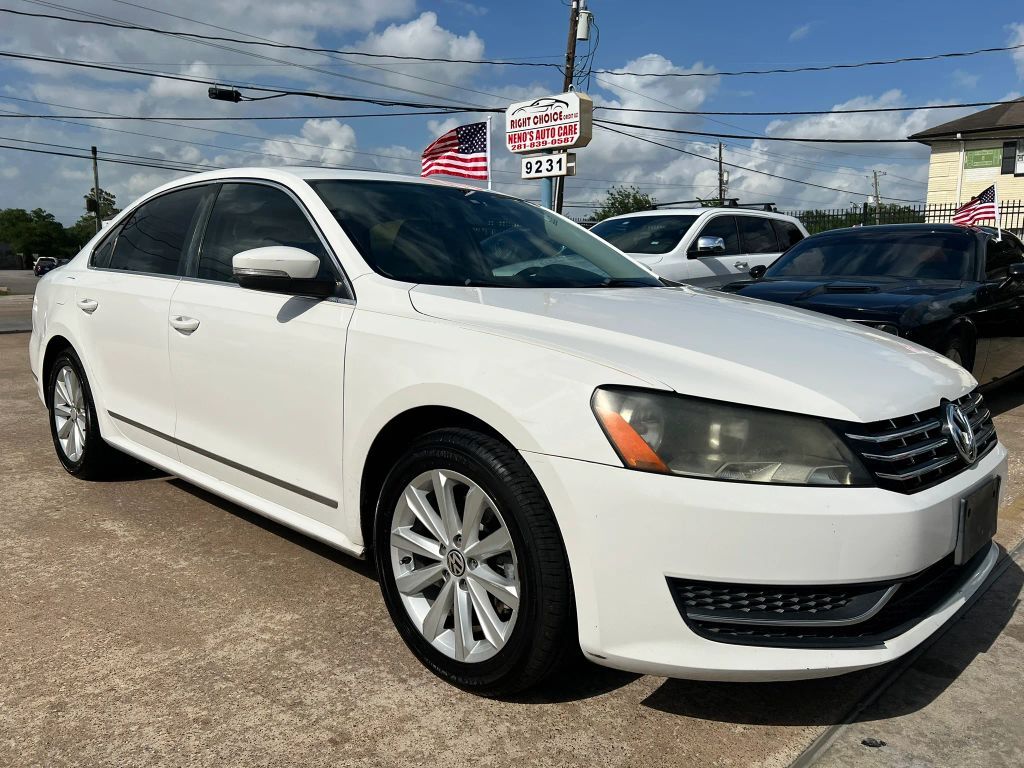 2013 VOLKSWAGEN Passat