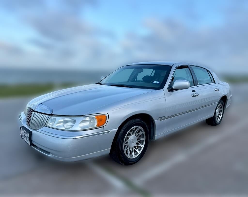 2002 LINCOLN Town Car