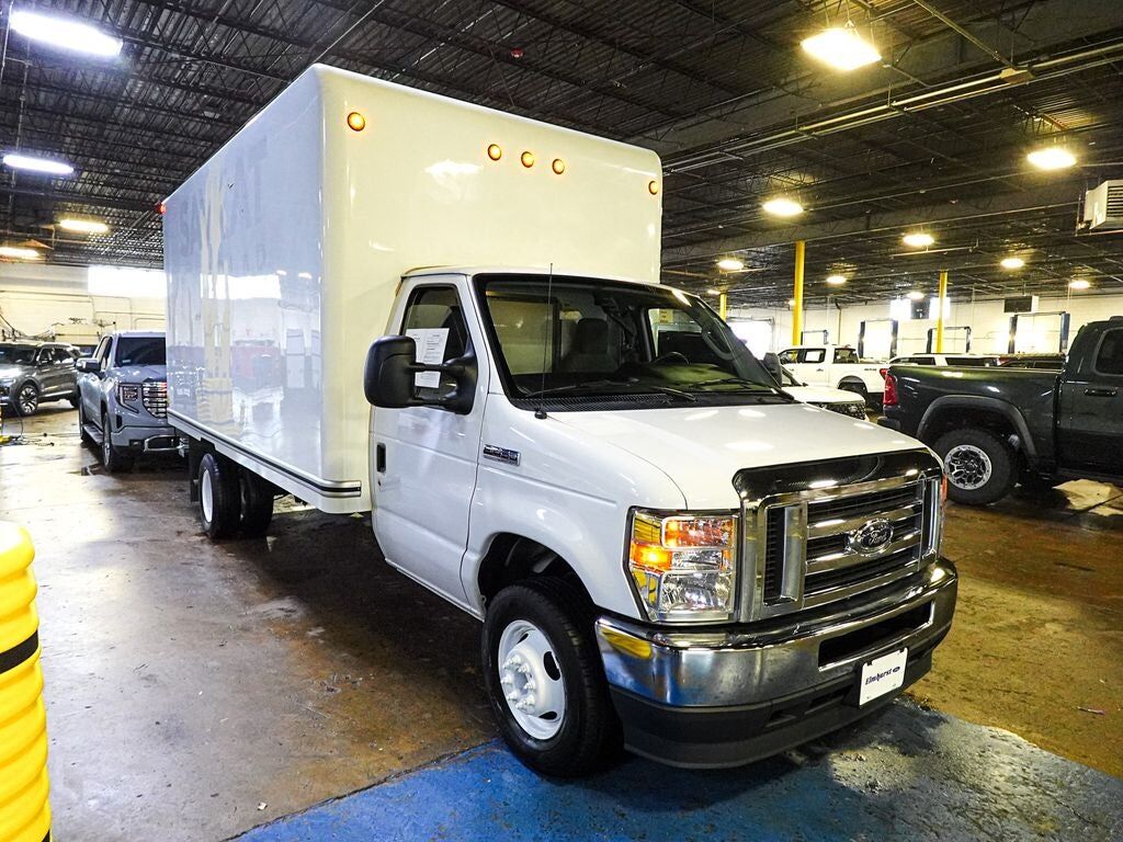 2022 FORD E-450