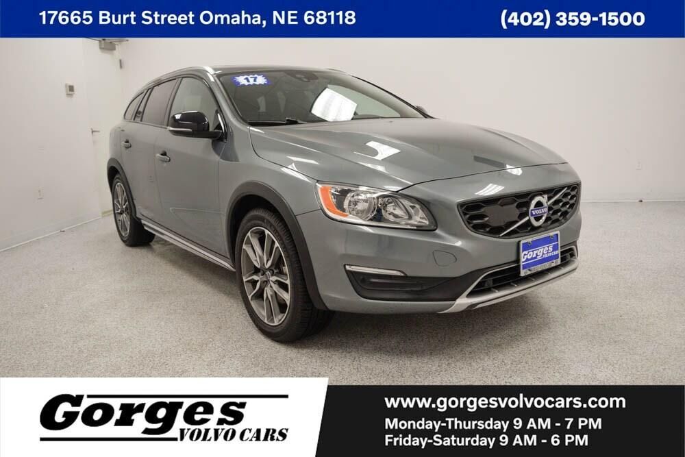2017 VOLVO V60CC