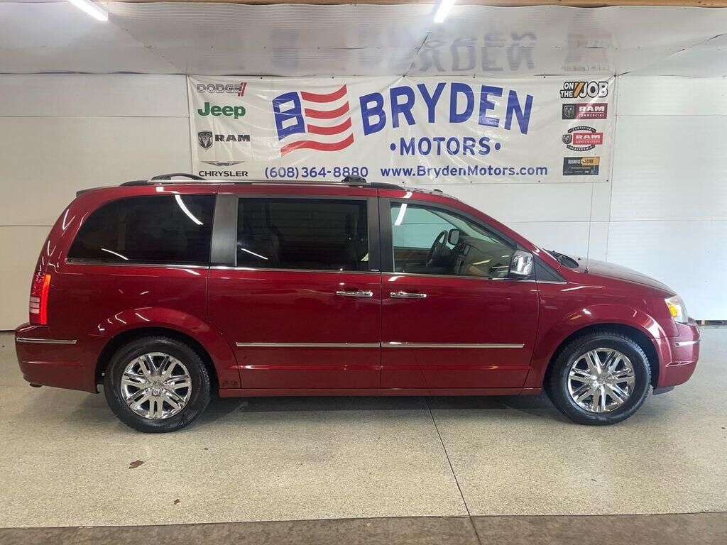 2010 CHRYSLER Town and Country