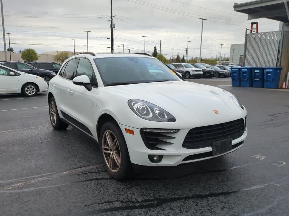 2017 PORSCHE Macan