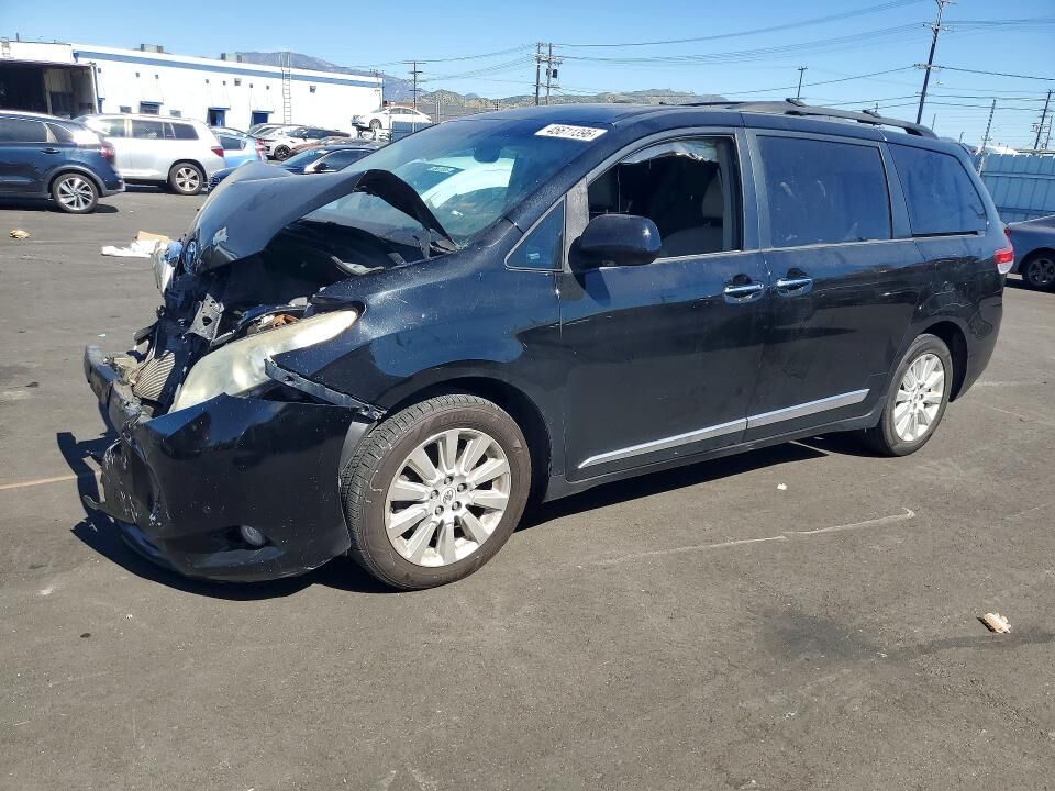 2012 TOYOTA Sienna