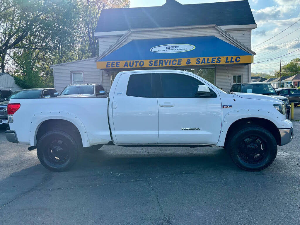 2011 TOYOTA Tundra
