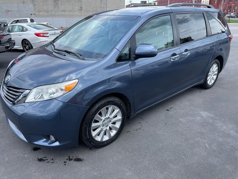 2015 TOYOTA Sienna