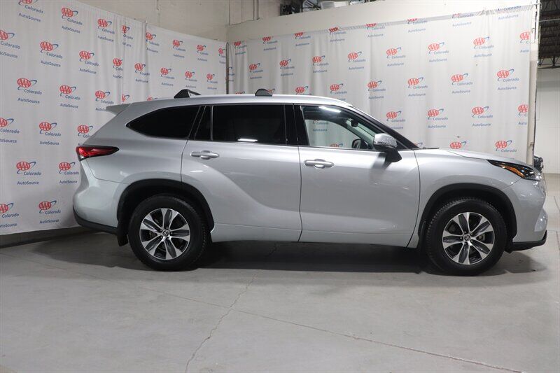 2022 TOYOTA Highlander