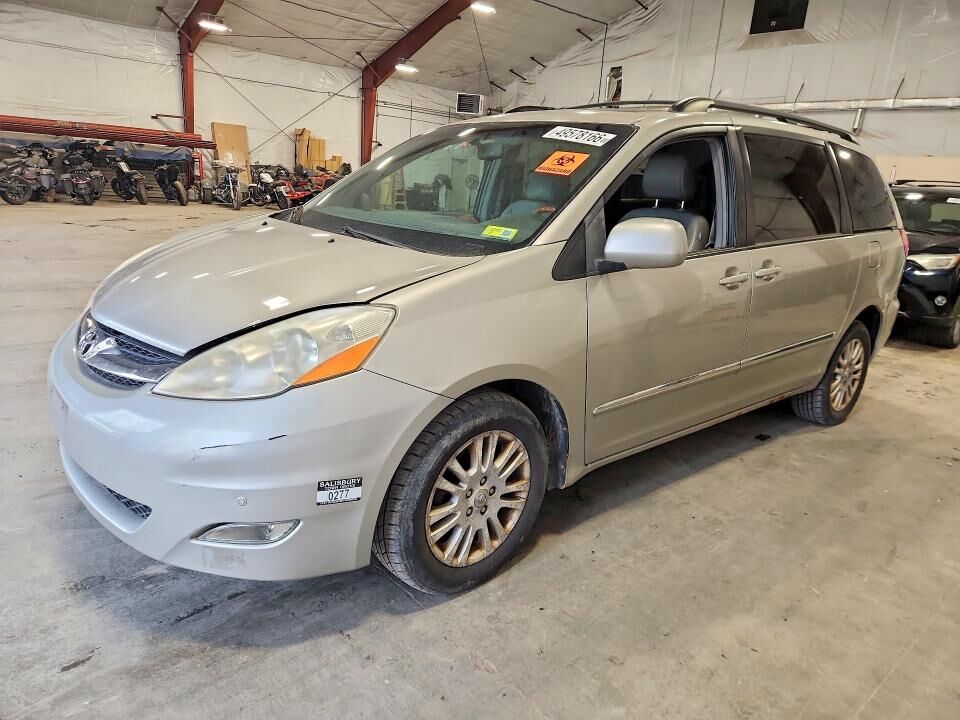 2010 TOYOTA Sienna