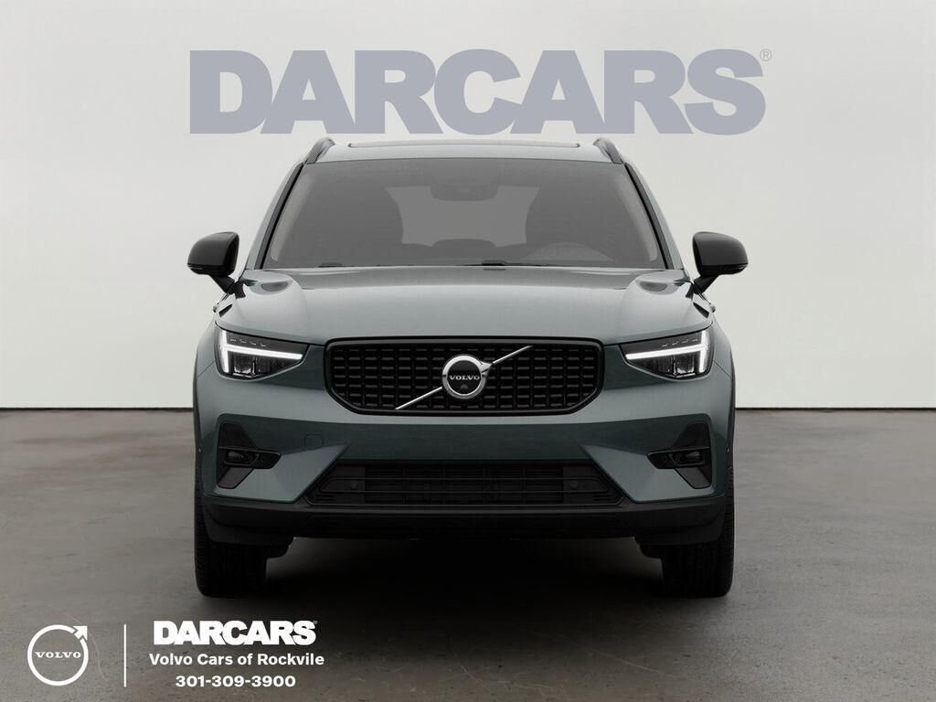 2026 VOLVO XC40