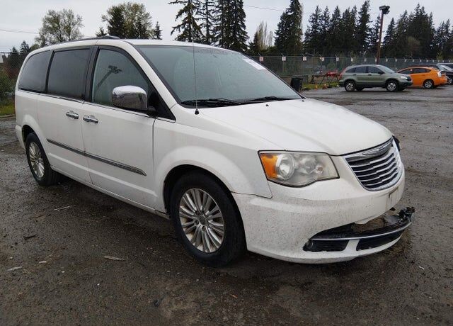 2012 CHRYSLER Town and Country
