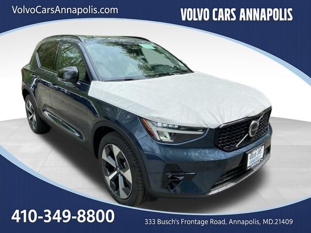 2026 VOLVO XC40