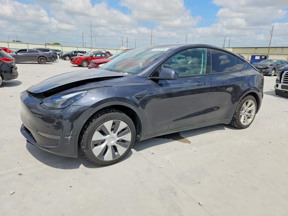 2024 TESLA Model Y