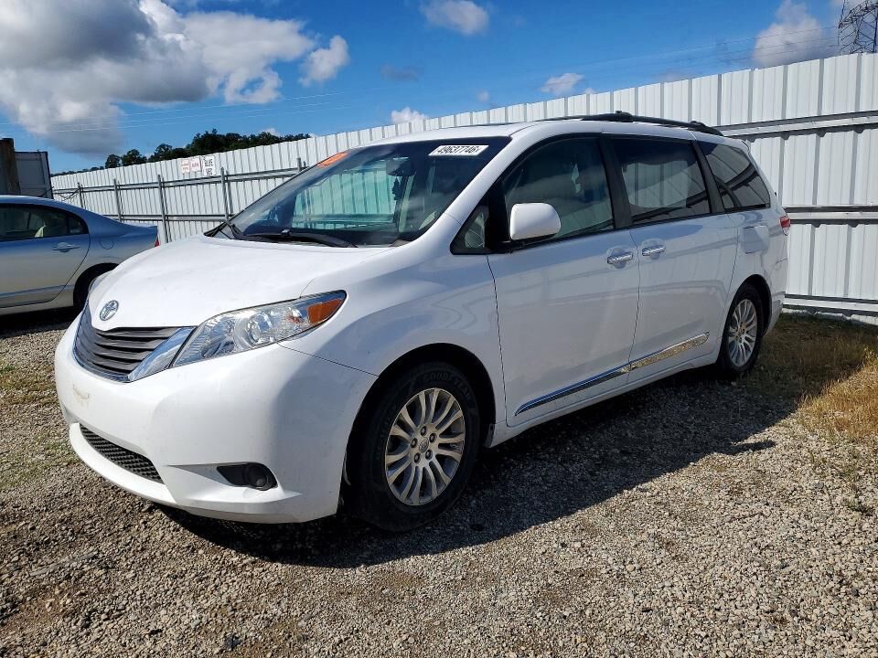 2013 TOYOTA Sienna