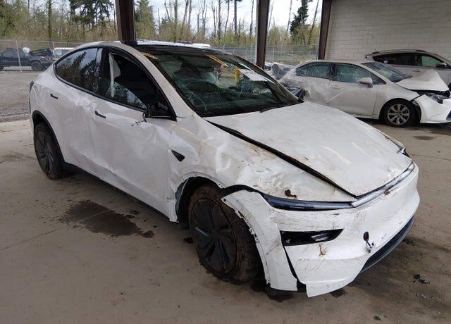 2026 TESLA Model Y