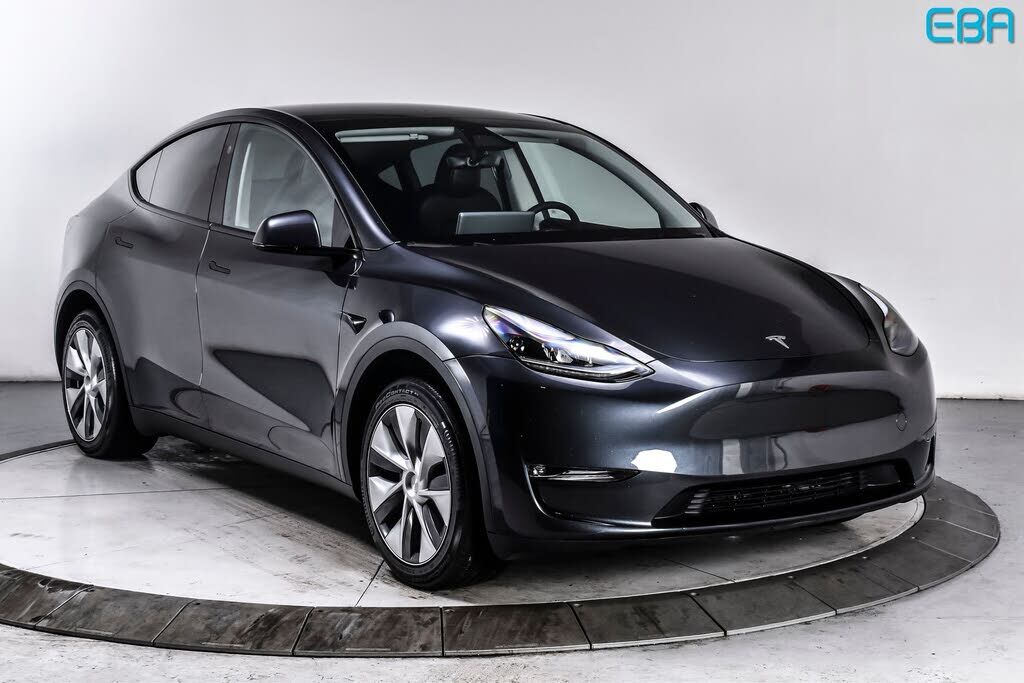2024 TESLA Model Y
