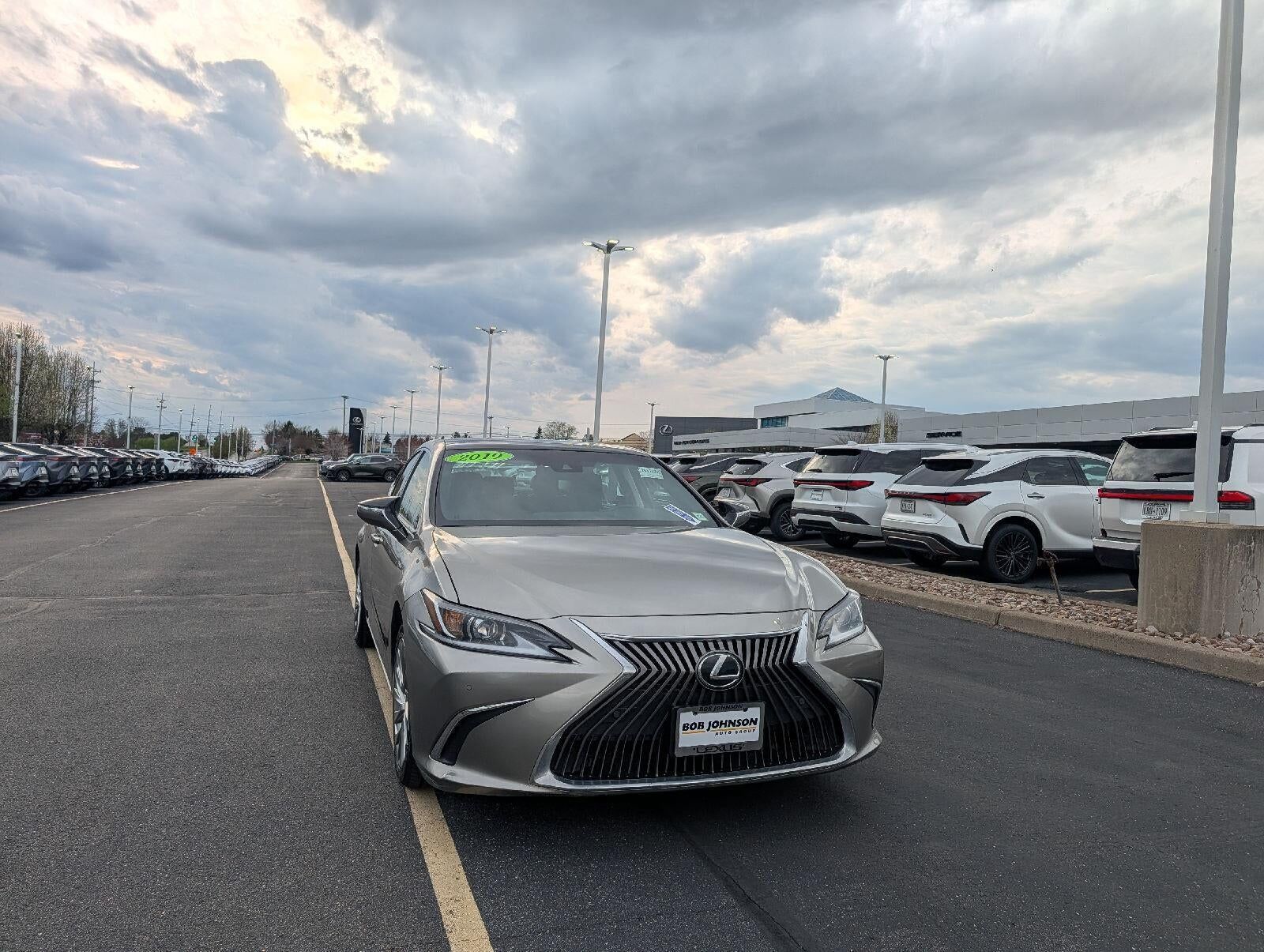 2019 LEXUS ES