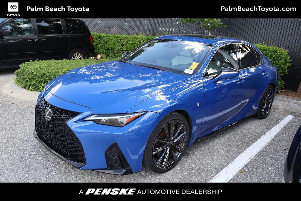 2022 LEXUS IS