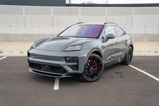2025 PORSCHE Macan