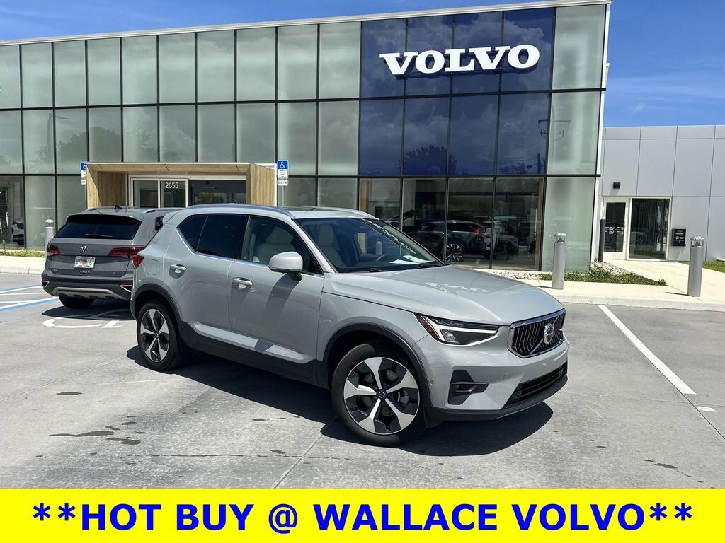 2024 VOLVO XC40