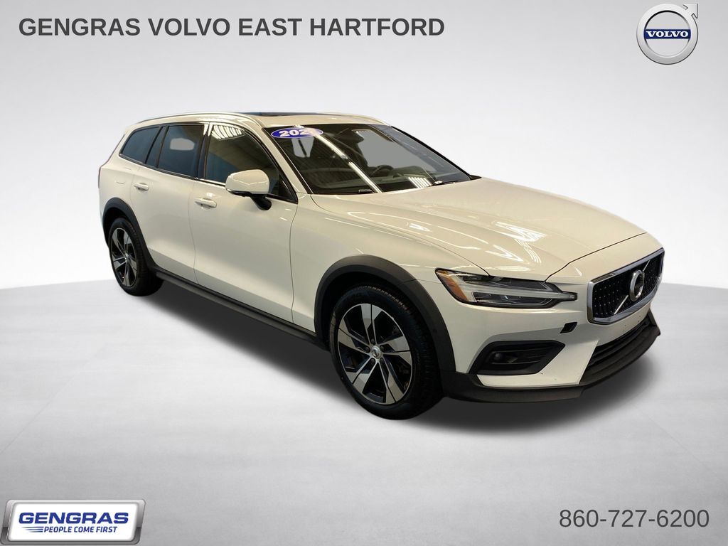 2021 VOLVO V60CC