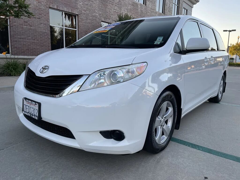 2014 TOYOTA Sienna