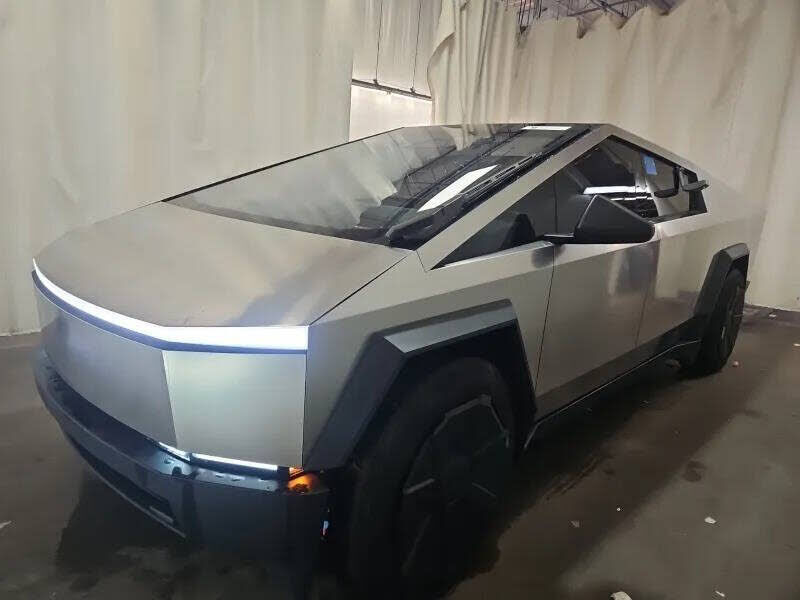 2024 TESLA Cybertruck