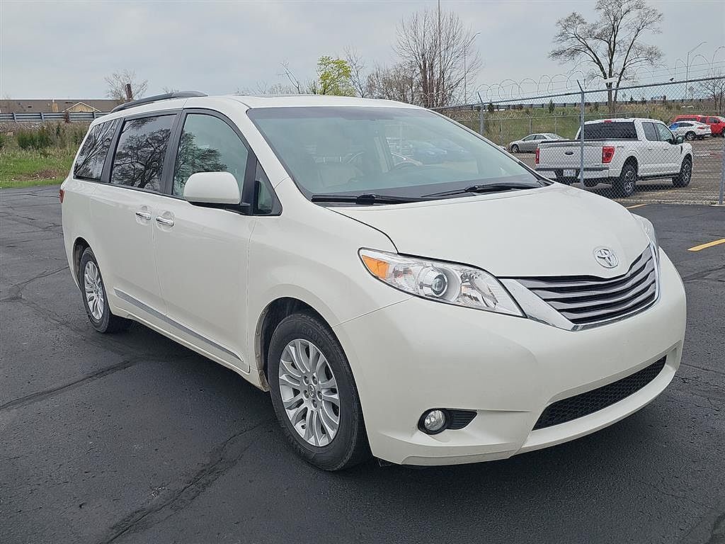 2017 TOYOTA Sienna