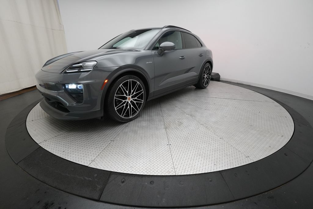 2026 PORSCHE Macan
