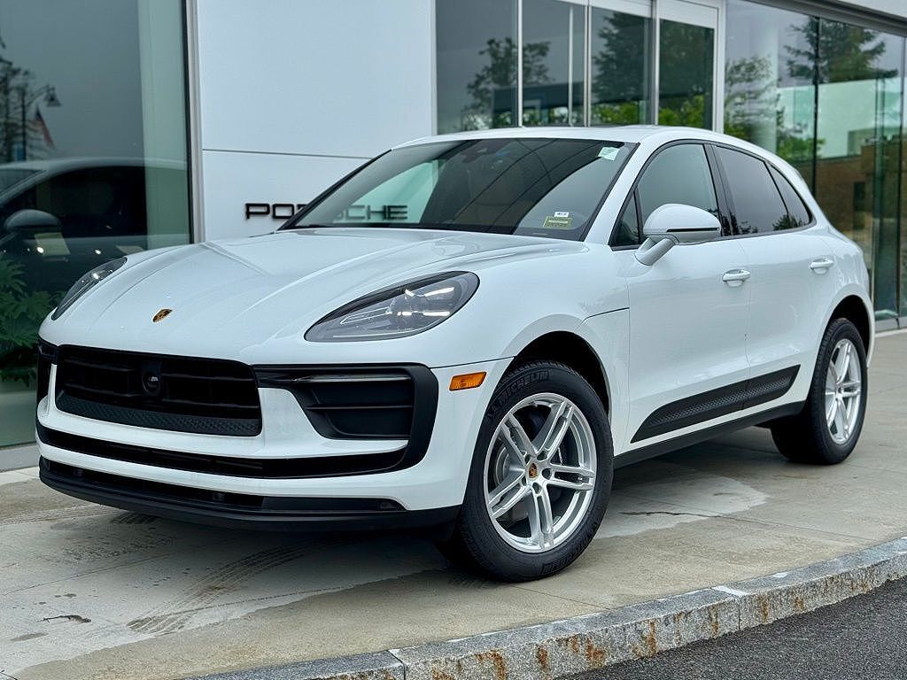 2025 PORSCHE Macan