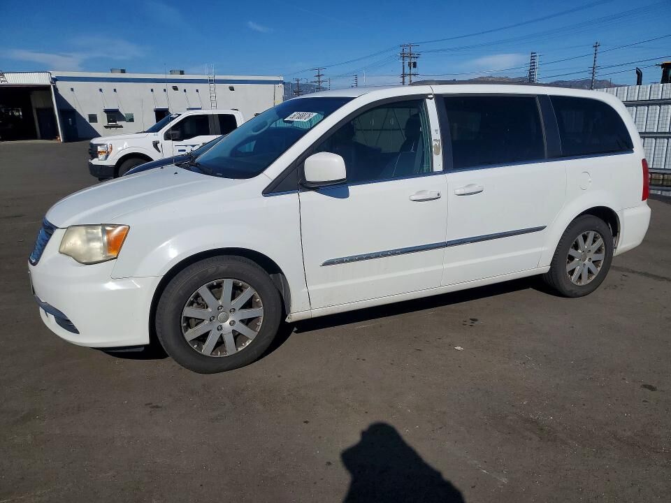 2014 CHRYSLER Town and Country