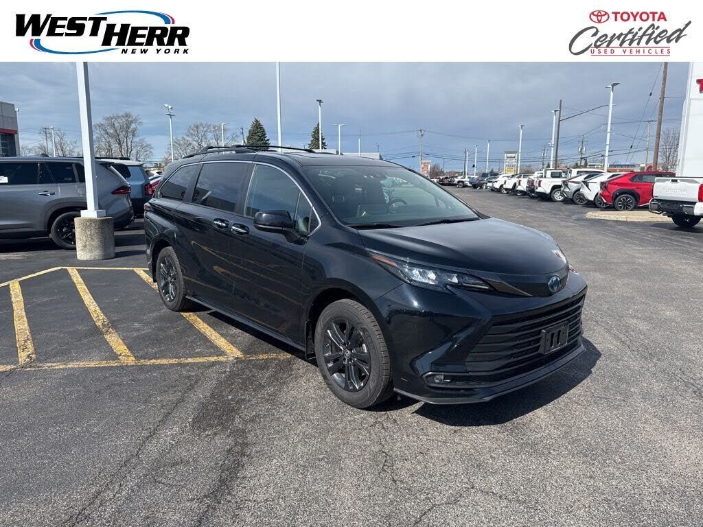 2024 TOYOTA Sienna